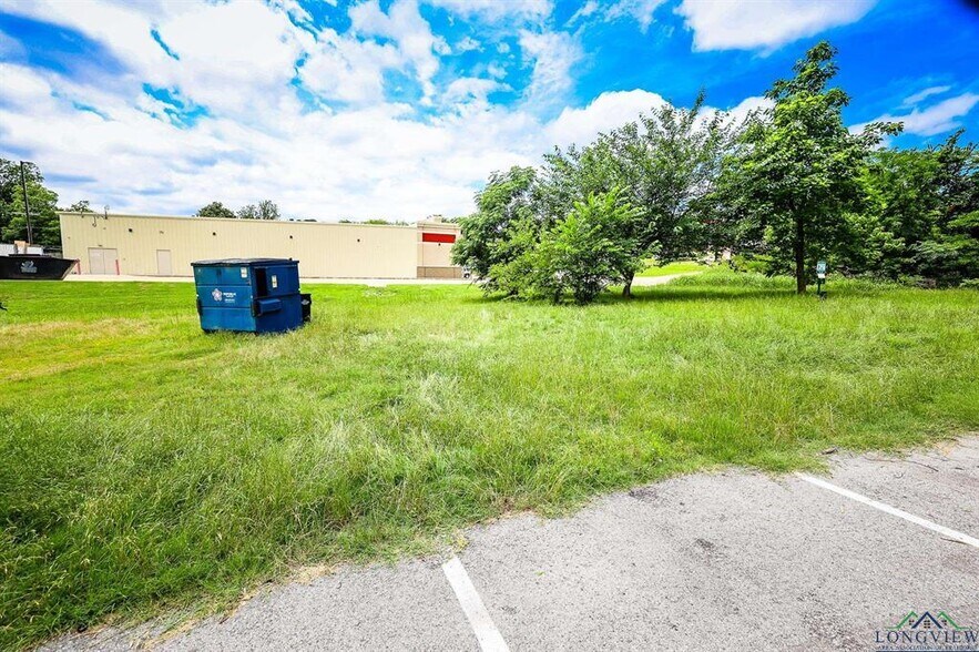 More Photos Of 222 W Gilmer St, Big Sandy Apartments For Sale