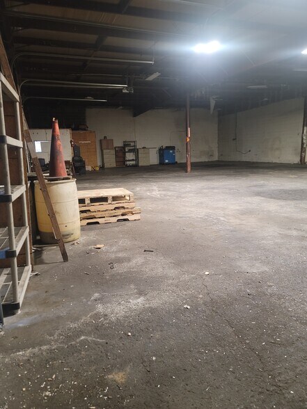 More Photos Of 167 Cole Ln, Winchester Industrial For Lease