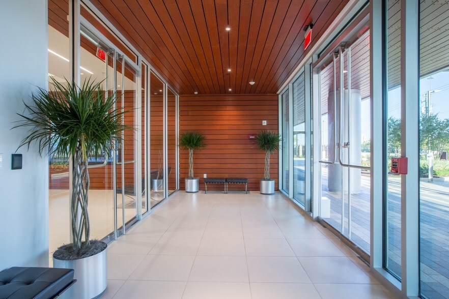 More Photos Of 9230 Katy Fwy, Houston Office For Sale