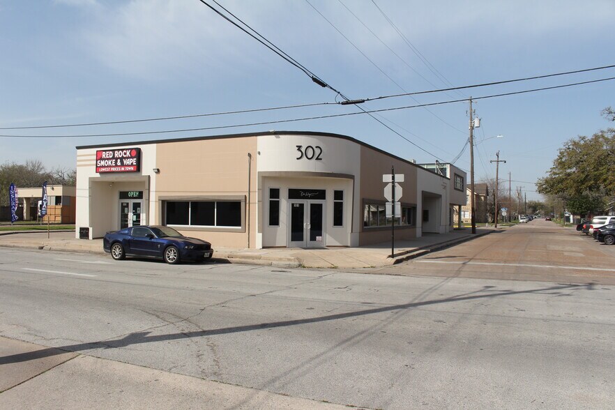 More Photos Of 302 W Defee Ave, Baytown Specialty For Sale