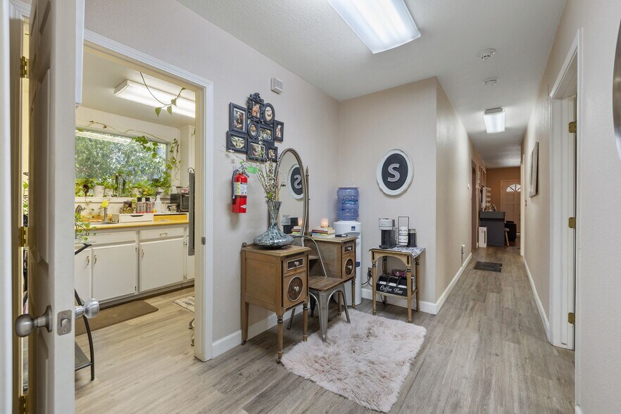 More Photos Of 920 W Main St, Visalia Coworking Space