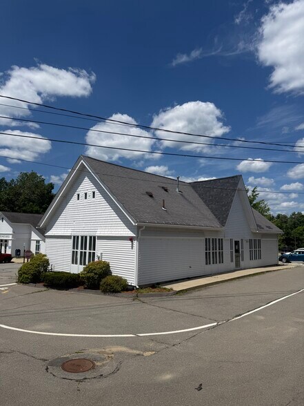 Primary Photo Of 947 Massachusetts Ave, Lunenburg Bank For Lease
