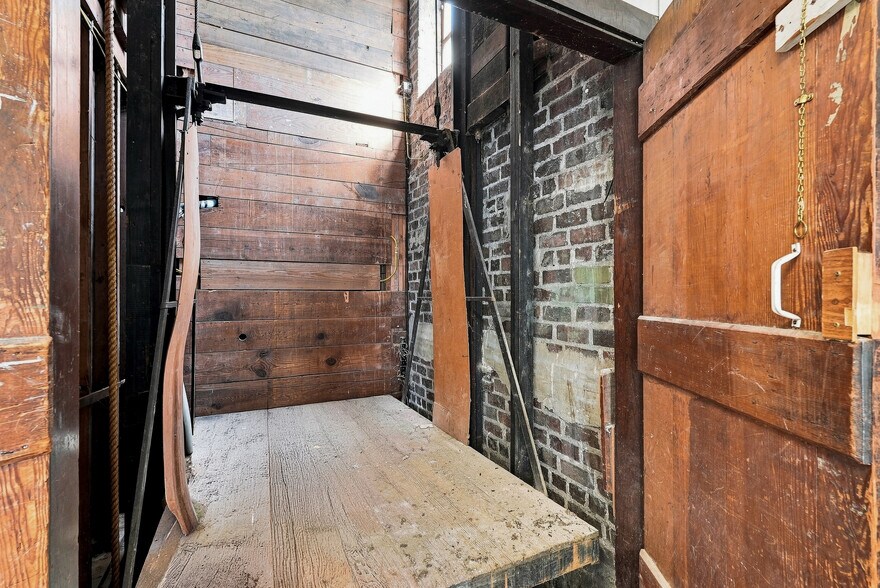 More Photos Of 204 S Broadway, Salisbury Specialty For Sale