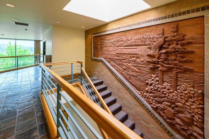 More Photos Of 296 SW Columbia St, Bend Office For Sale