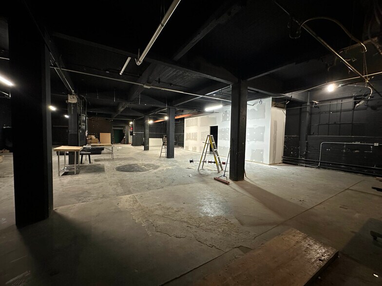 More Photos Of 2600-2604 W Fond Du Lac Ave, Milwaukee Manufacturing For Sale