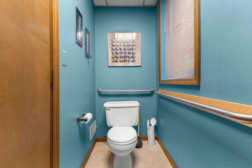 More Photos Of 6336 Fox Ave, Allen Park Office For Sale