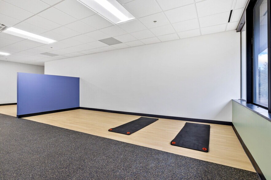 More Photos Of 8390 Lyndon B Johnson Fwy, Dallas Medical For Lease