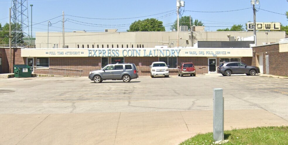 More Photos Of 5900-5904 SE 14th St, Des Moines Storefront For Sale