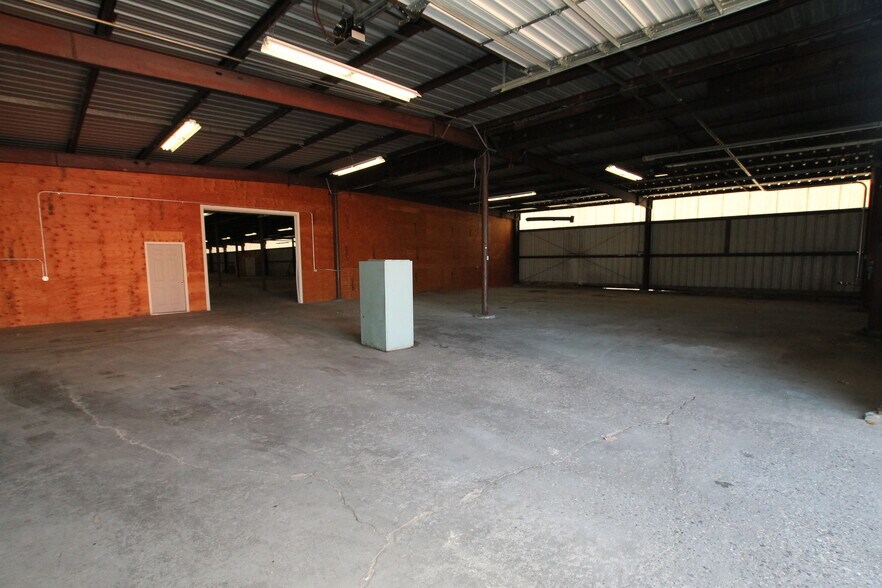 More Photos Of 9 Old Westminster Rd, Hubbardston Warehouse For Lease