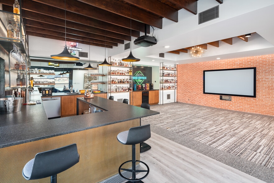 More Photos Of 127 Pittsburg St, Dallas Loft Creative Space For Lease