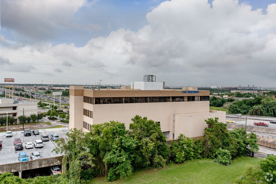 More Photos Of 1140 Westmont Dr, Houston Medical For Lease