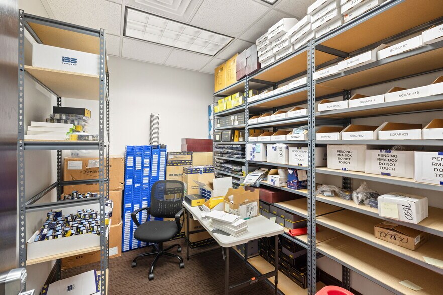 More Photos Of 7830 W Sahara Ave, Las Vegas Office For Sale