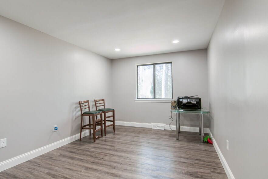 More Photos Of 2 Gordon St, Simsbury Office For Lease