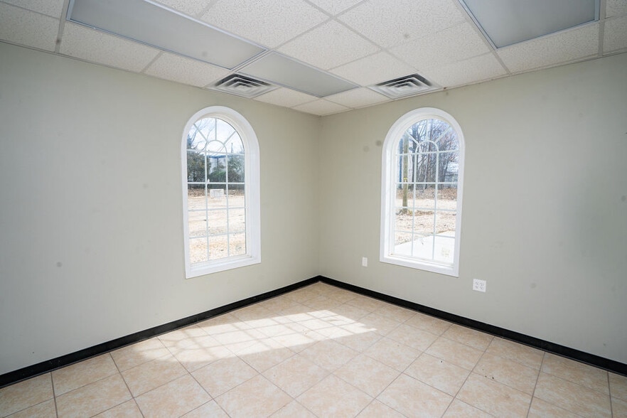 5711 N Tryon St, Charlotte, NC 28213 Auto Dealership For Sale