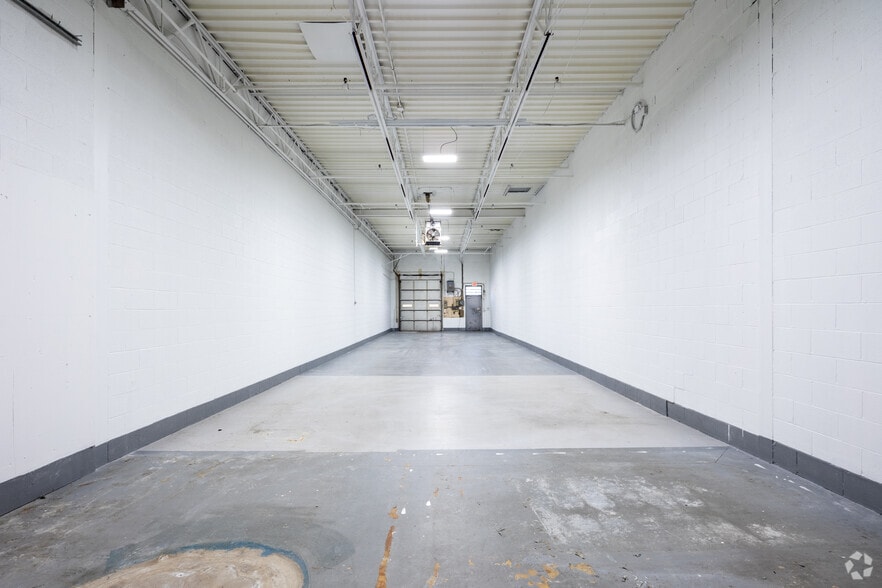 More Photos Of 270 Esna Park Dr, Markham Service For Lease