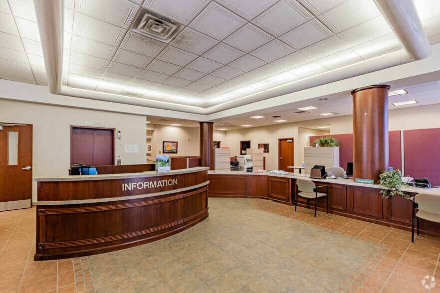 More Photos Of 334 W Main St, Somerset Flex For Sale