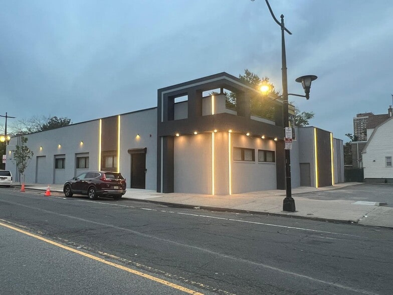 Primary Photo Of 976-990 Bergen St, Newark Freestanding For Lease