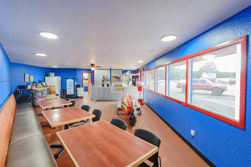 More Photos Of 75310 US HIGHWAY 101, Reedsport General Retail For Sale