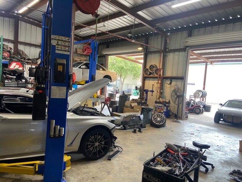 More Photos Of 9402 Converse Business Ln, Converse Warehouse For Lease