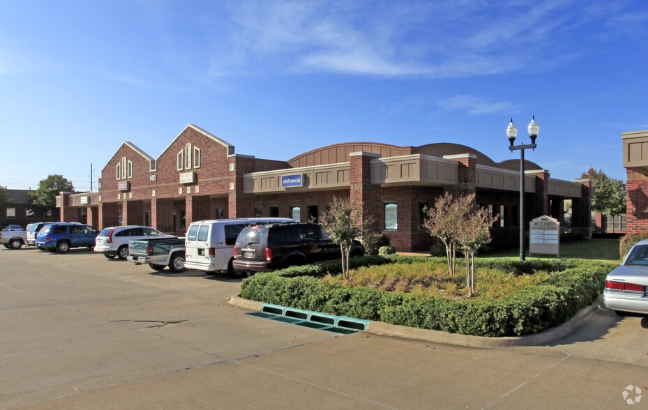 More Photos Of 1405 S Douglas Blvd, Midwest City Office For Lease