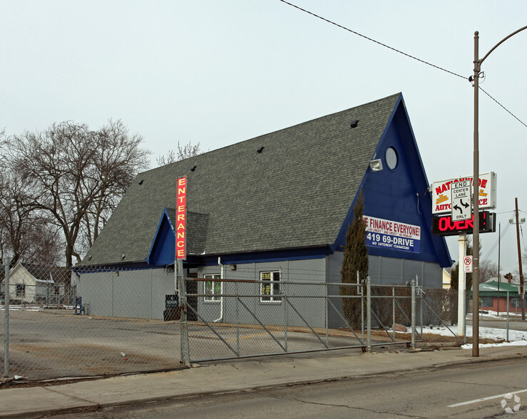 Primary Photo Of 820 Woodville Rd, Toledo Freestanding For Sale