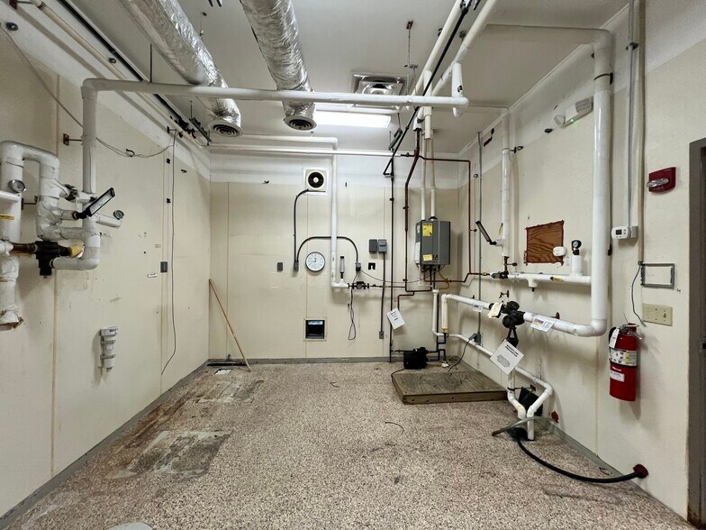 More Photos Of 923 S Broadway, Portland Medical For Sale