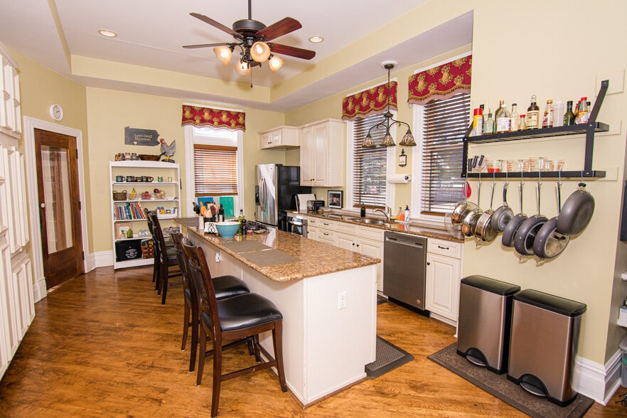 More Photos Of 301 Meyers Ave, Meyersdale Hotel For Sale