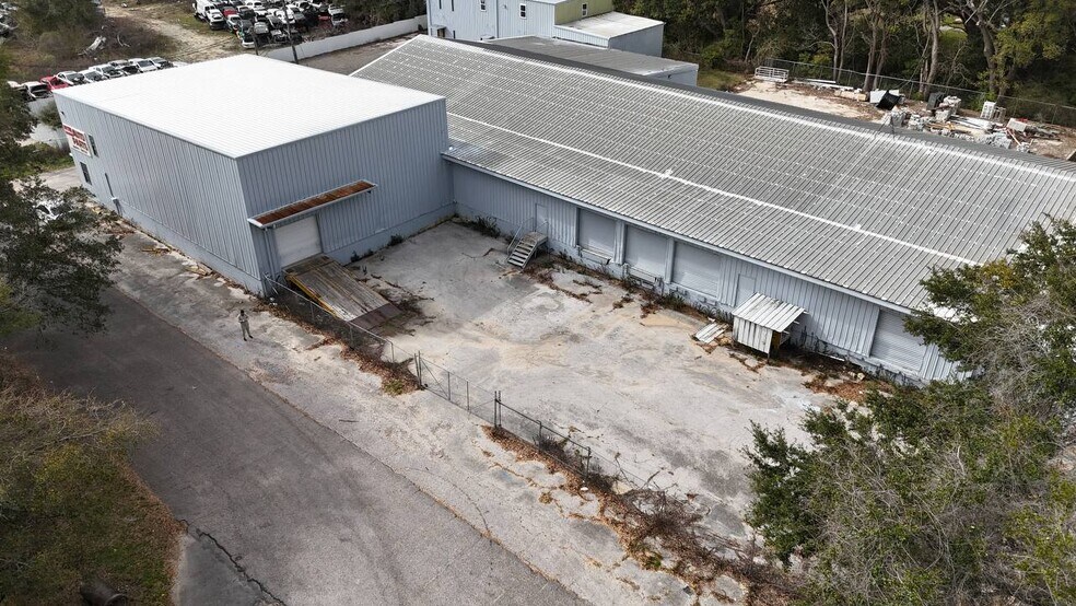 More Photos Of 2800 Delano St, Pensacola Warehouse For Lease