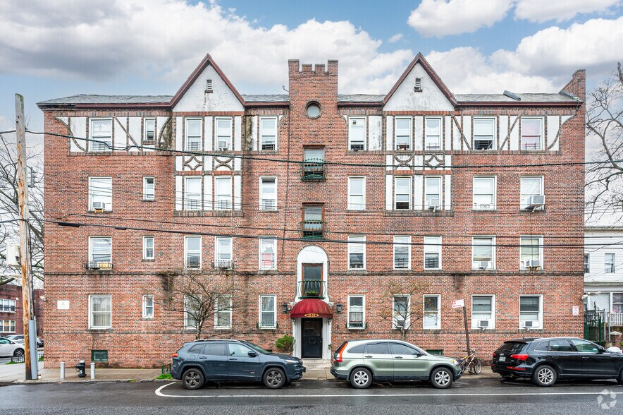 More Photos Of 9815 34th Ave, Corona Apartments For Sale