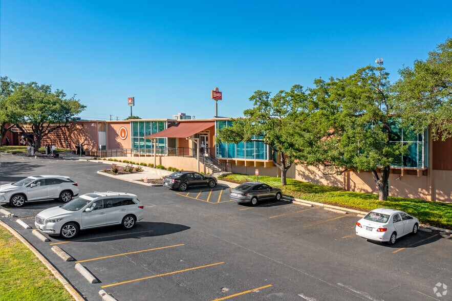 More Photos Of 9725 Datapoint Dr, San Antonio Office For Lease
