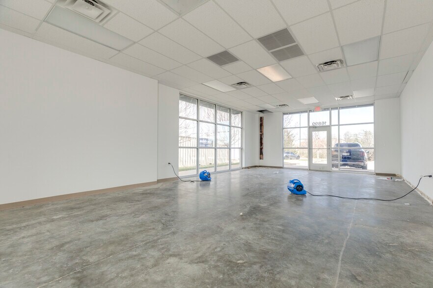More Photos Of 16889 Chesterfield Airport Rd, Chesterfield General Retail For Lease
