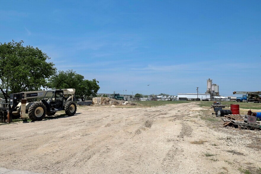 More Photos Of 16445 N Interstate 35, Pflugerville Warehouse For Sale