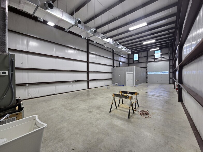 More Photos Of 171 Kestrel Dr, Spring Branch Light Distribution For Lease