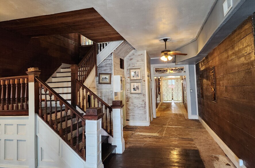 More Photos Of 101 S Commerce St, Port Lavaca Hotel For Sale