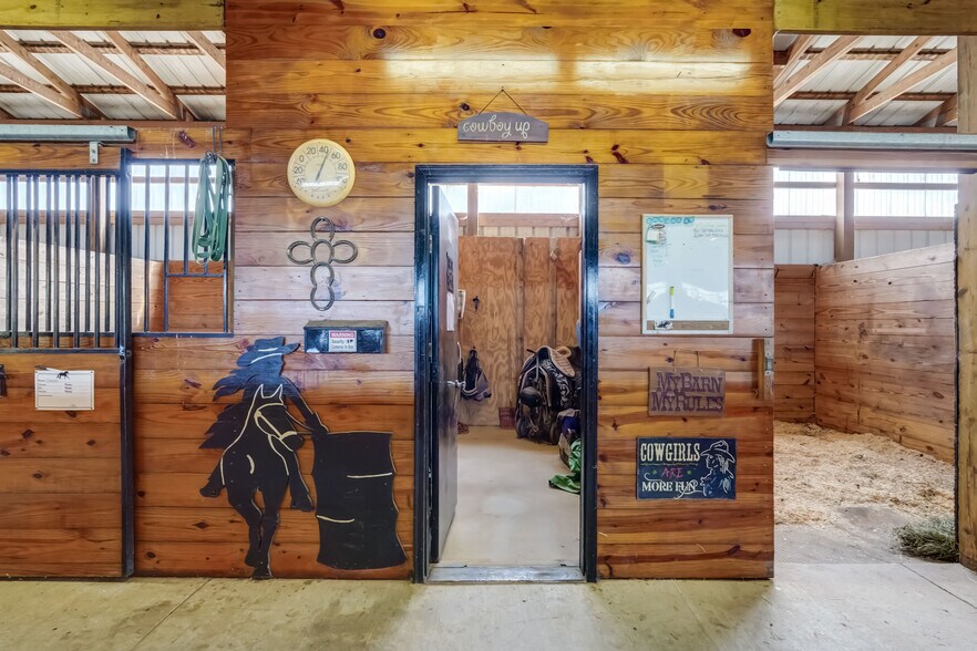 More Photos Of 1262 Fitzpatrick Rd, Auburn Specialty For Sale