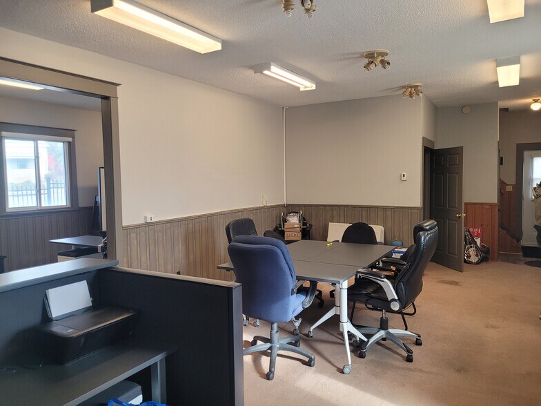More Photos Of 23 Scugog St, Clarington Office For Sale