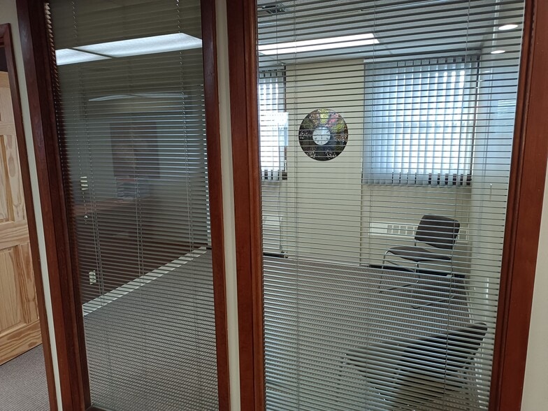 More Photos Of 4921 E State St, Rockford Office For Sale