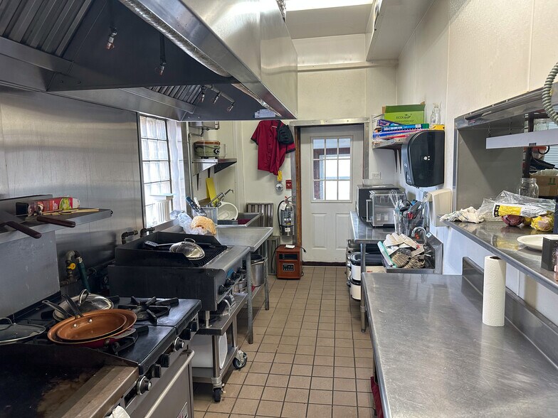 More Photos Of 211 W Kansas St, Crofton Hotel For Sale