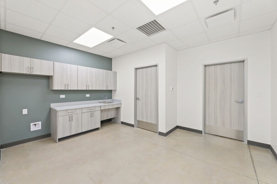 More Photos Of 10042 FM 1976, Universal City Unknown For Lease
