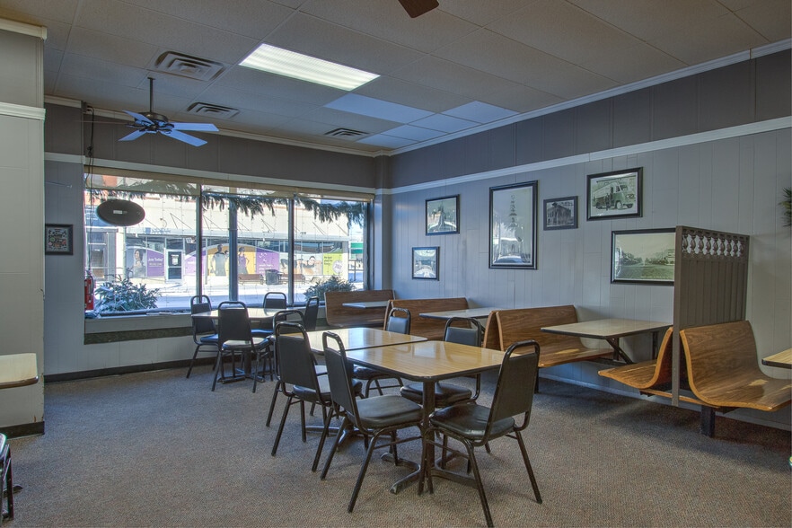 More Photos Of 118 Main St S, Cambridge Storefront For Sale