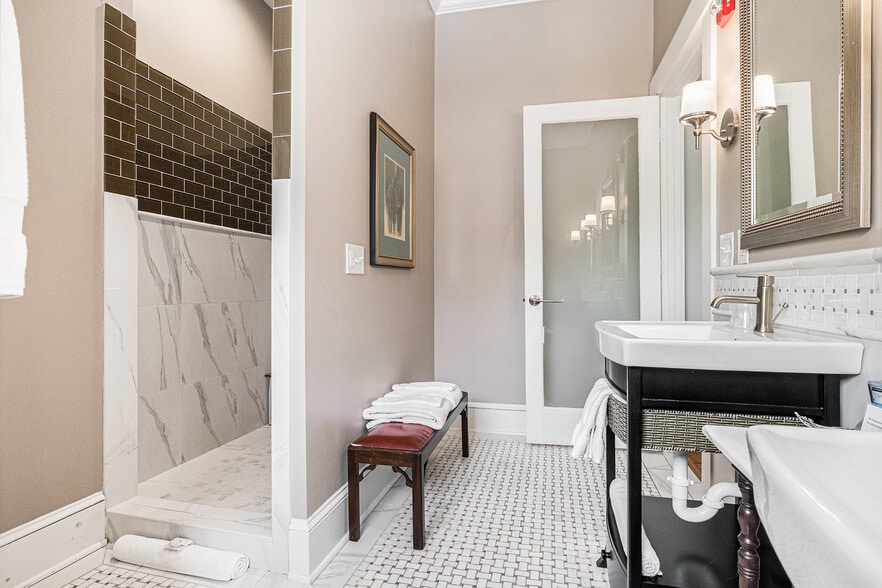 More Photos Of 410 E Church St, Monroe Hospitality For Sale
