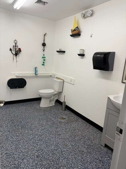 More Photos Of 6520 Fort King Rd, Zephyrhills Storefront Retail Office For Lease