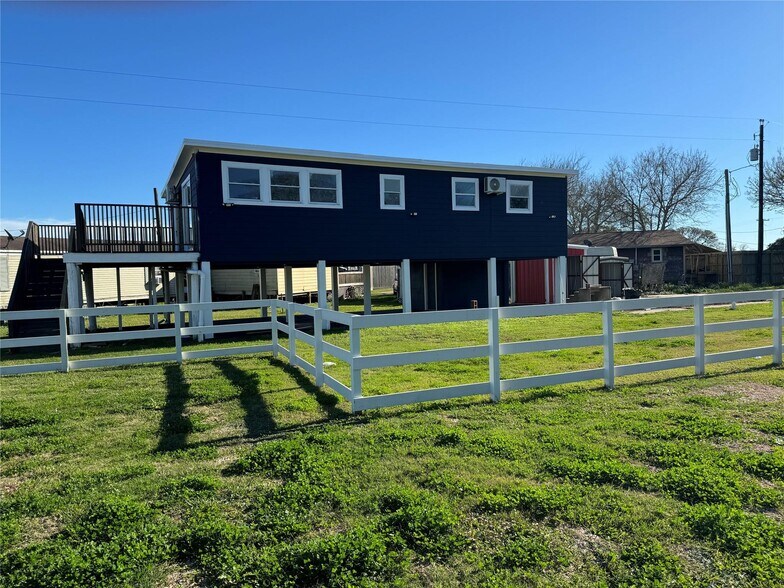 More Photos Of 5202 County Road 469, Brazoria Apartments For Sale
