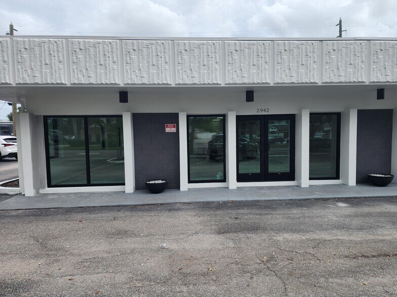 More Photos Of 2942-2958 1st Ave N, Saint Petersburg Office For Lease