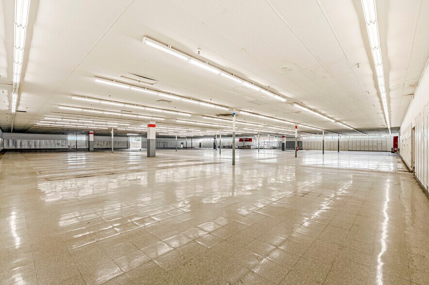 More Photos Of 1519 IN-37, Elwood Storefront Retail Office For Lease
