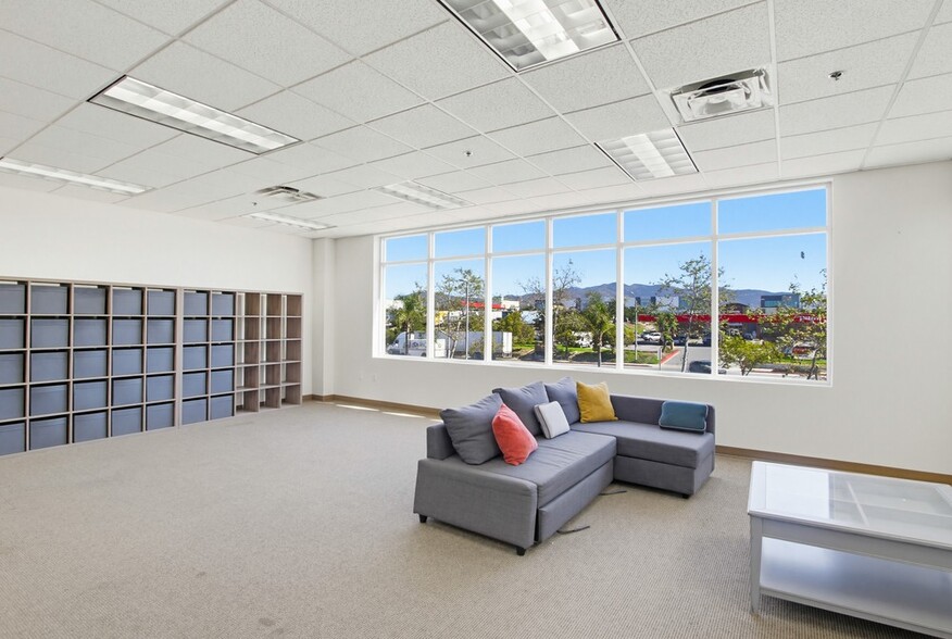 More Photos Of 1568 Lancaster Point Way, San Diego Flex For Sale