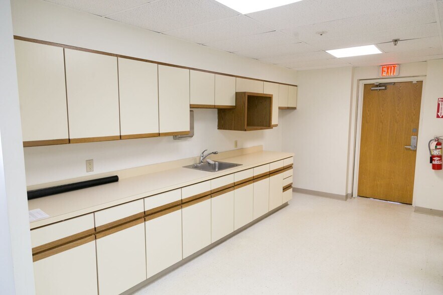 More Photos Of 239 Littleton Rd, Westford Office For Sale