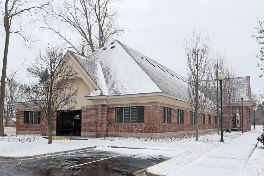 More Photos Of 38770 Garfield Rd, Clinton Township Medical For Lease