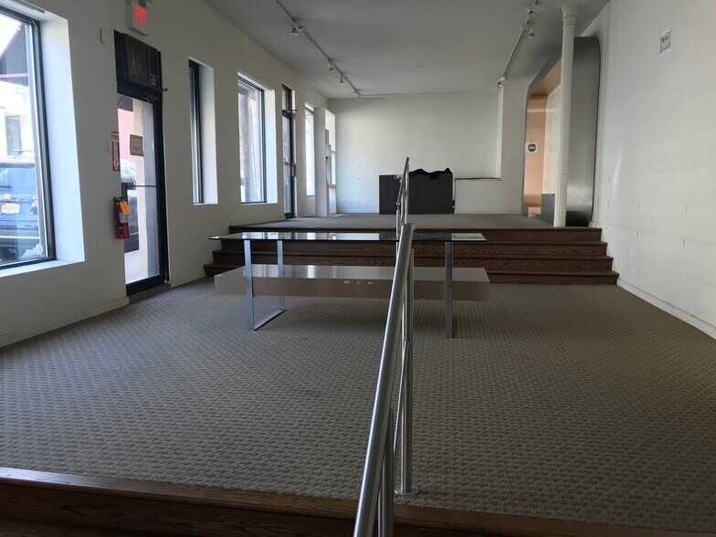 More Photos Of 15 N Dean St, Englewood Restaurant For Lease