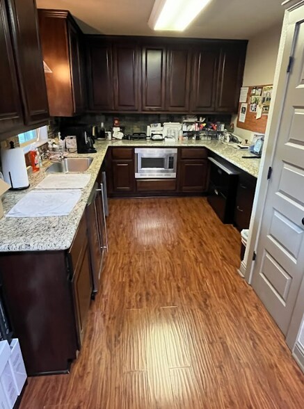 More Photos Of 2015 Bauer Dr, Houston Light Manufacturing For Lease